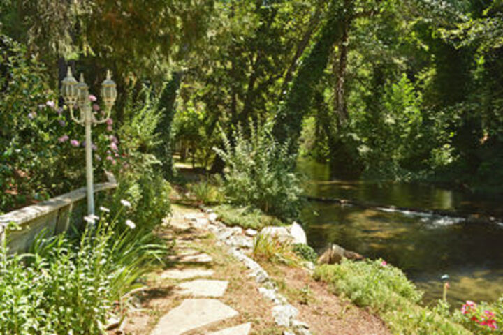 Deer Creek Inn