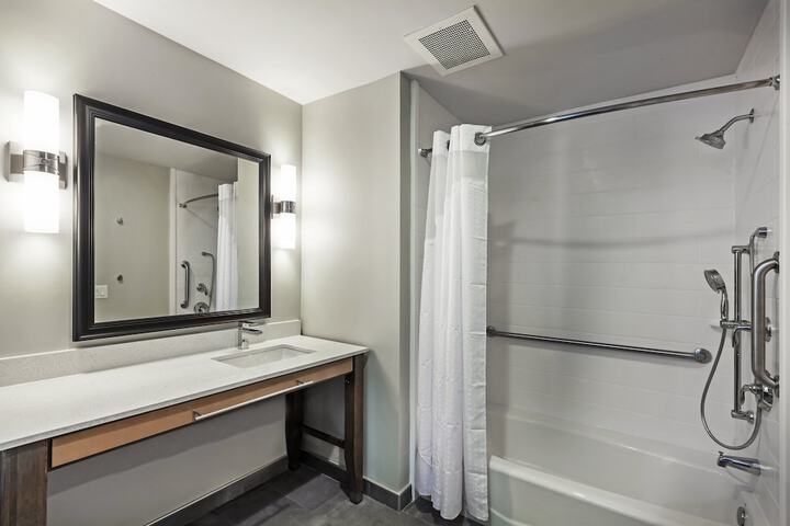 Holiday Inn Houston NE - Bush Airport Area by IHG