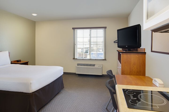 Room 10 of 14