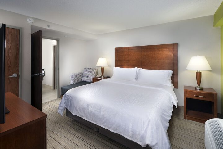 Room 15 of 33