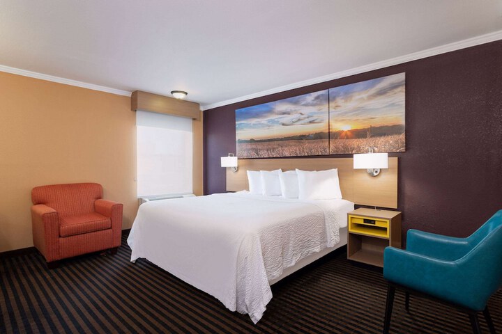 Days Inn by Wyndham Anderson IN