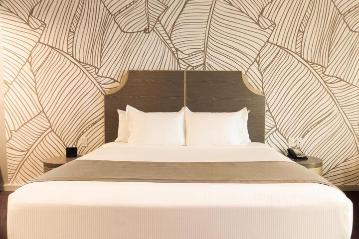 L Hotel