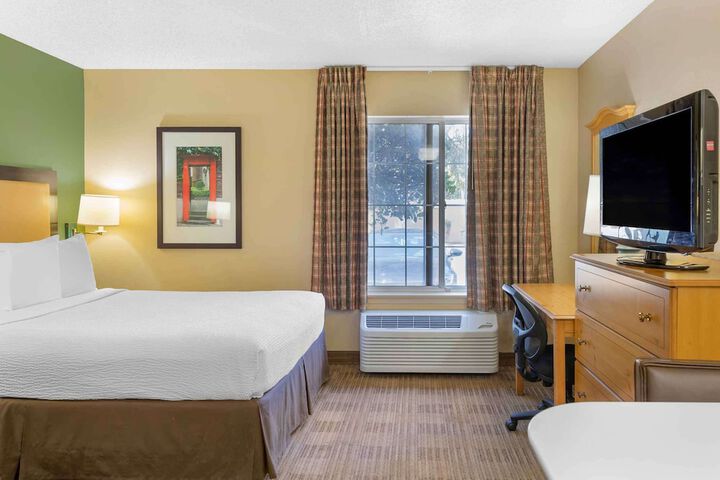 Room 8 of 28