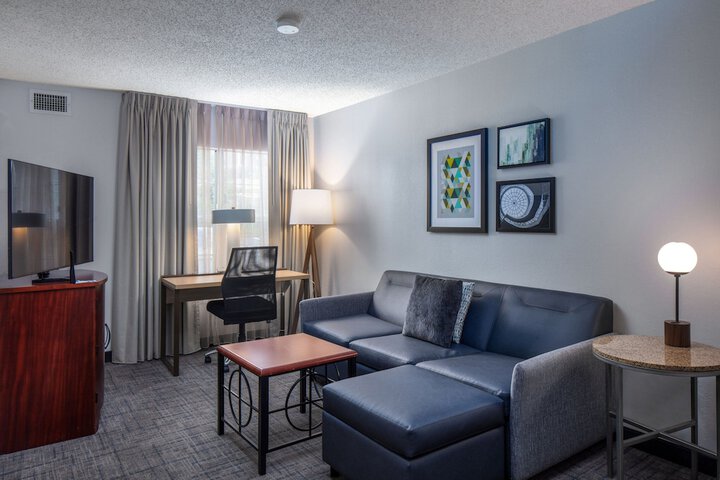 Room 16 of 33