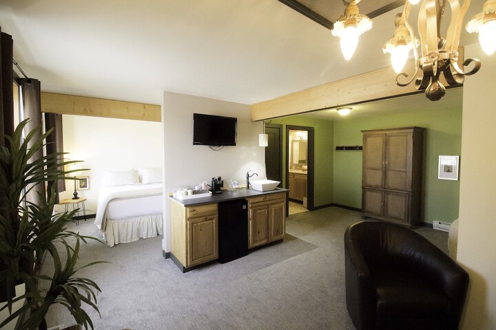 Room 28 of 43