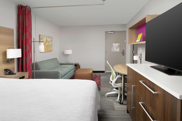 Room 10 of 29