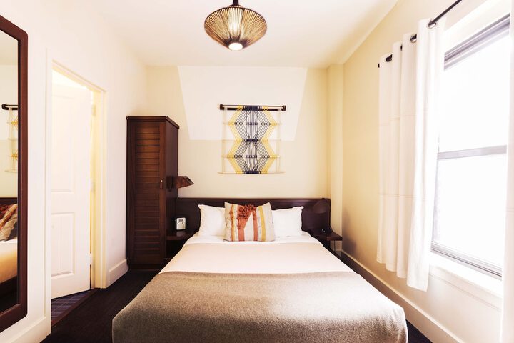 Room 12 of 72