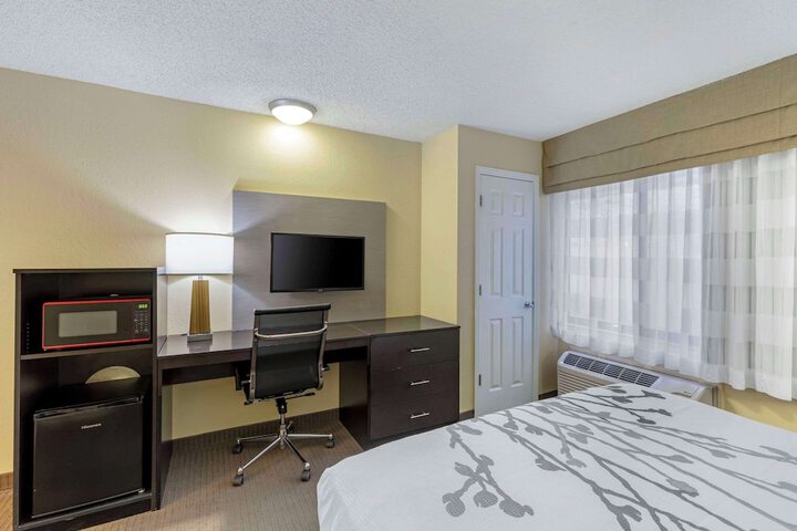 Room 16 of 38