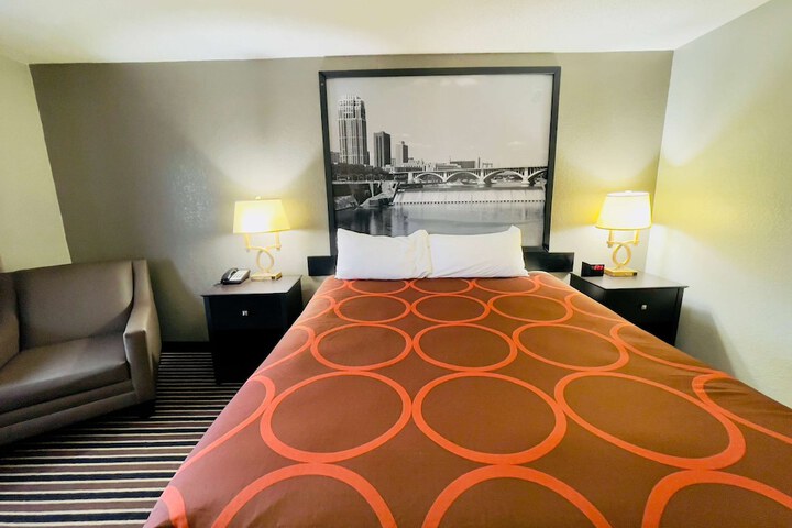 Room 54 of 65