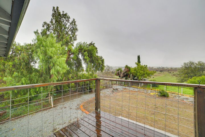 Pet-friendly Hollister Getaway w / Grill!