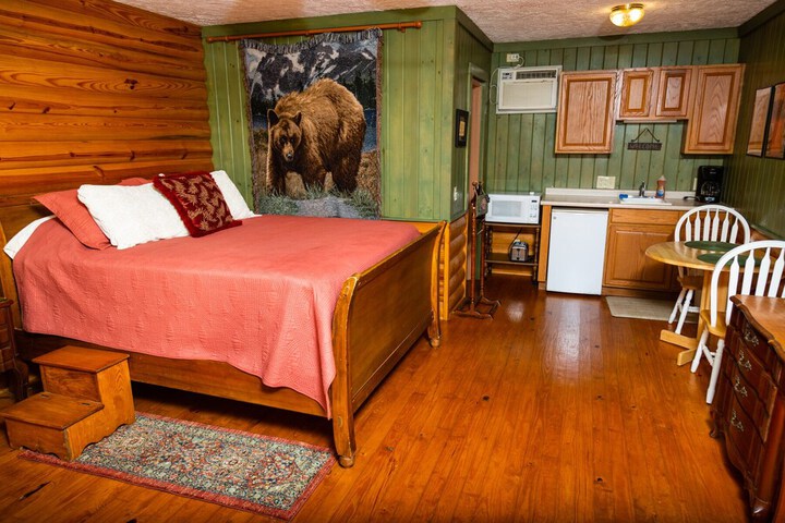 Mountain Aire Cottages Inn & Glamping