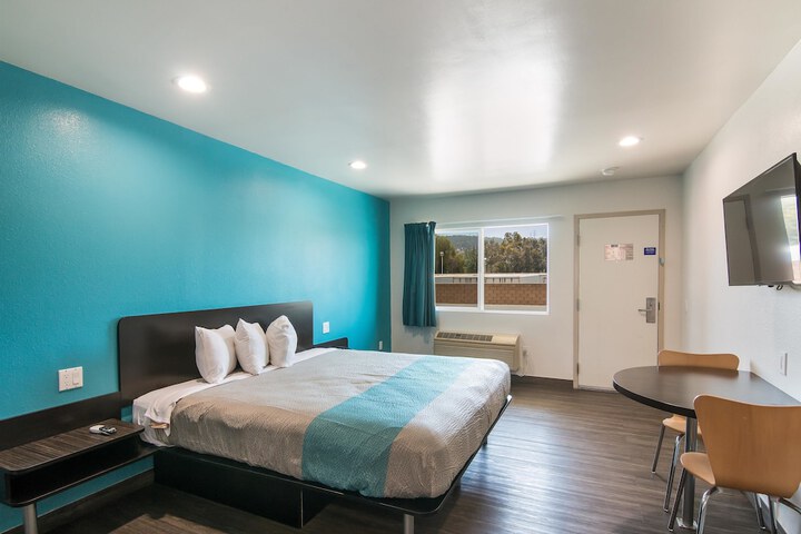 Room 13 of 35