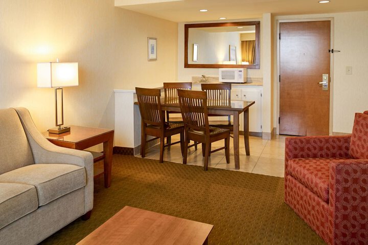 Clarion Hotel Portland Airport ME