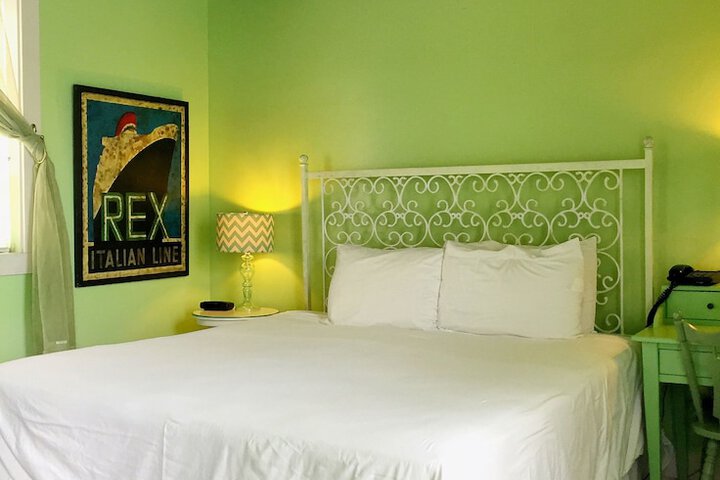 Room 52 of 100