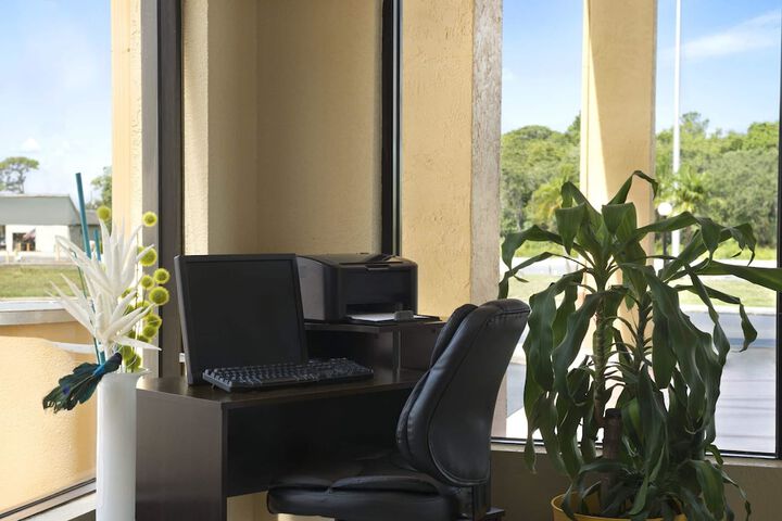 Business Center 38 of 40