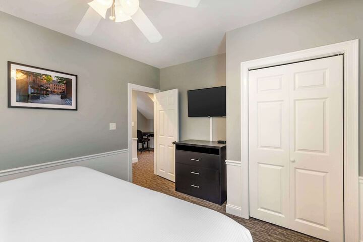 Room 47 of 96