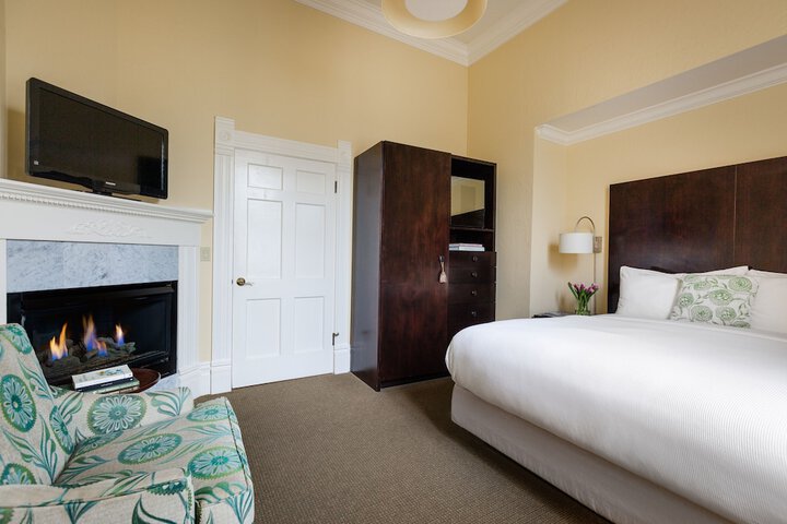 Room 30 of 38