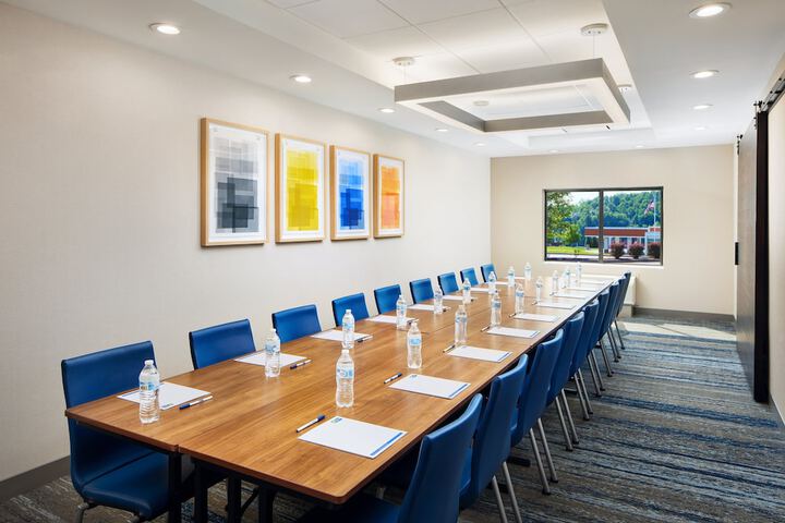 Holiday Inn Express & Suites Wheeling by IHG