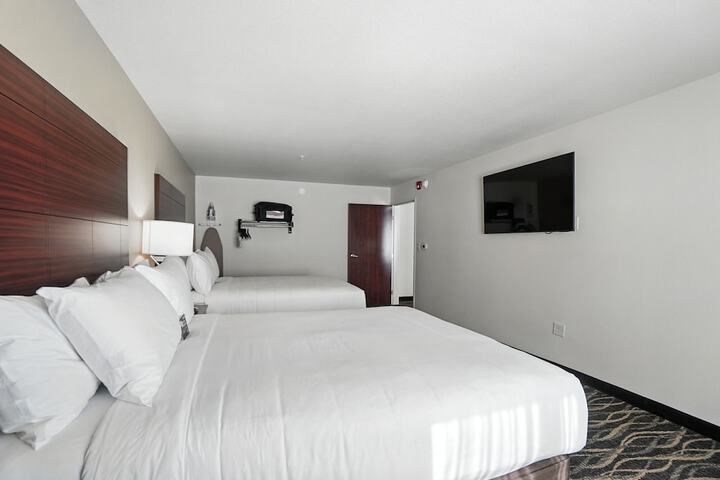 Cobblestone Hotel & Suites-Bellefontaine