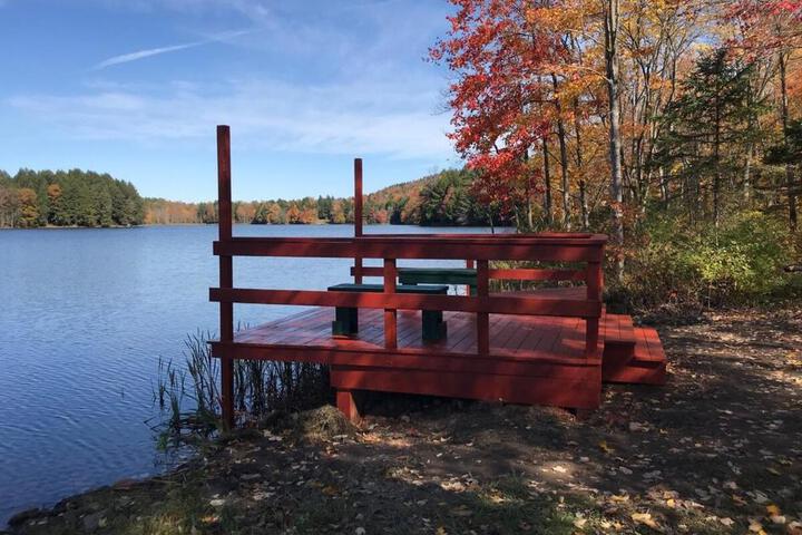 Hidden LakeFront Retreat