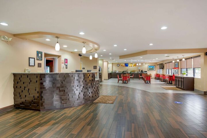 Comfort Suites Fultondale I-65 near I-22