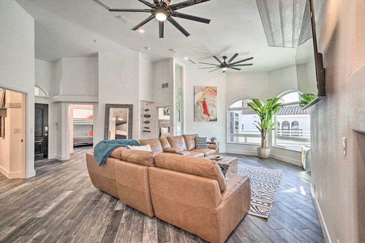 Spacious Parker House on the Colorado River!