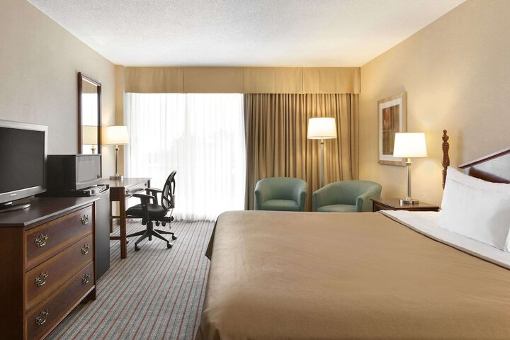 Ramada by Wyndham Belleville Harbourview Conference Centre