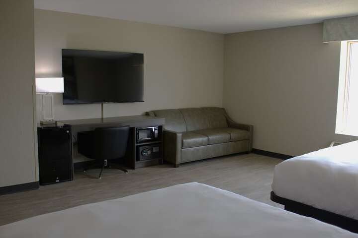 Boarders Inn & Suites