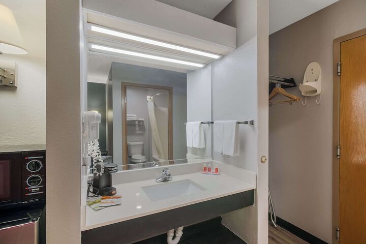 Econo Lodge Inn & Suites Diamondhead