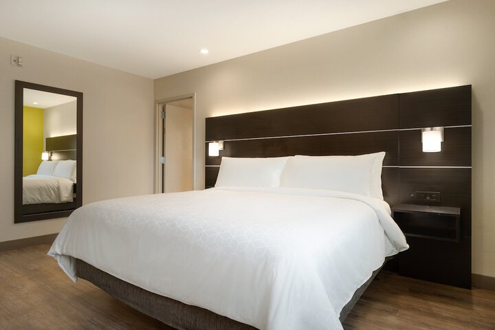 Room 15 of 43
