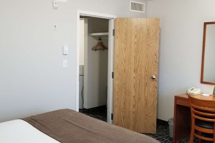 Room 14 of 40
