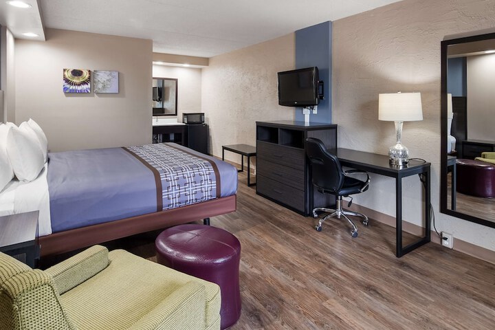 Room 11 of 24