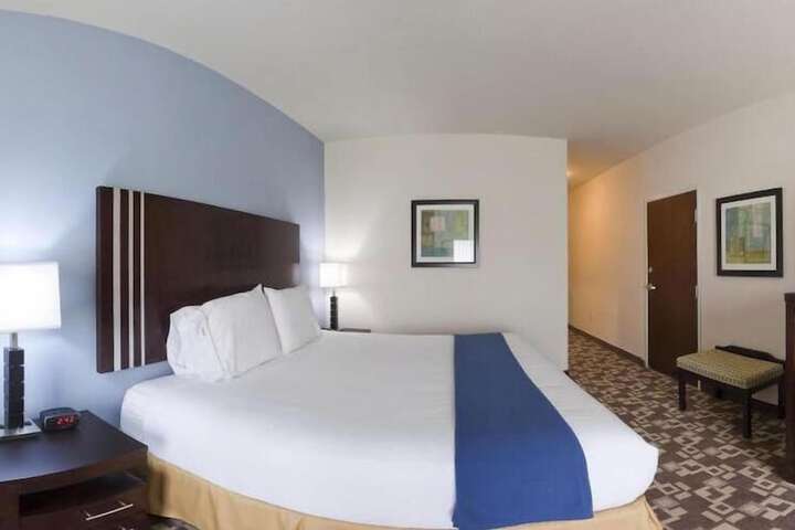 Room 10 of 28