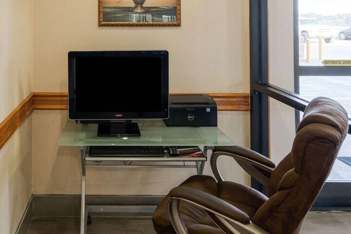 Business Center 26 of 27