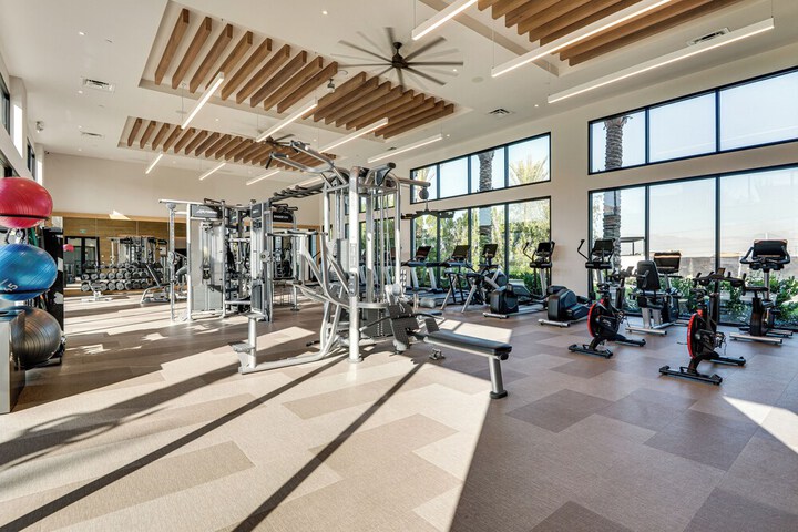 12 Mi to Dtla! Multi-level Charmer w / Pool Access