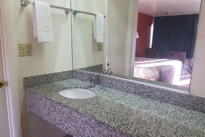 Room 6 of 13