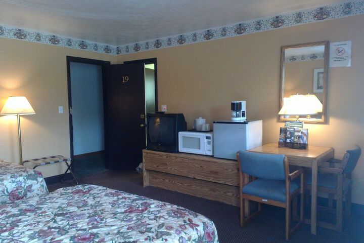 Colonial Inn Motel