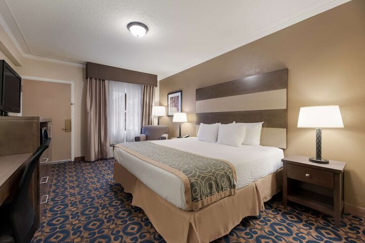 Room 9 of 30