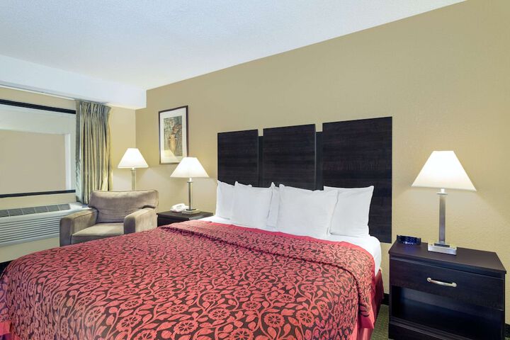 Room 16 of 30