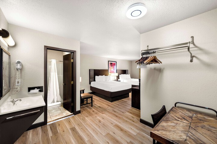 Room 16 of 42