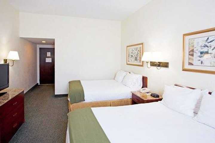 Room 7 of 13