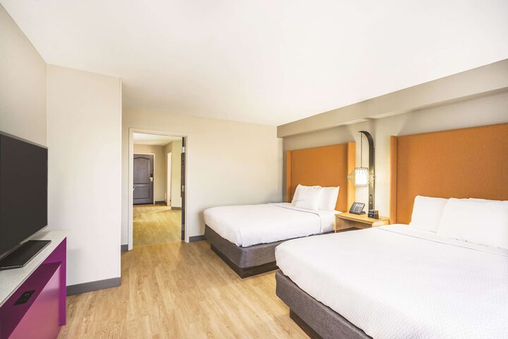 Room 28 of 40
