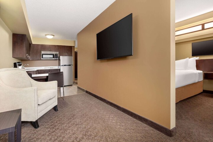 Room 13 of 38