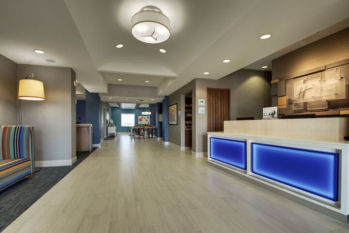 Holiday Inn Express Hotel & Suites Vernon College Area by IHG
