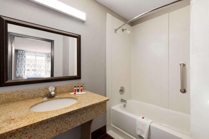 Room 12 of 25