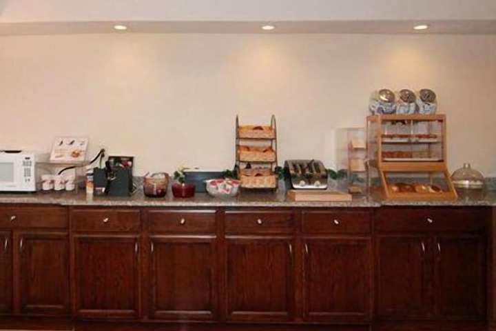 Breakfast/Coffee Service 26 of 35