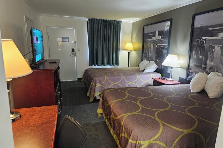 Room 6 of 11