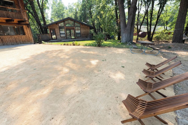 Basecamp Lodge