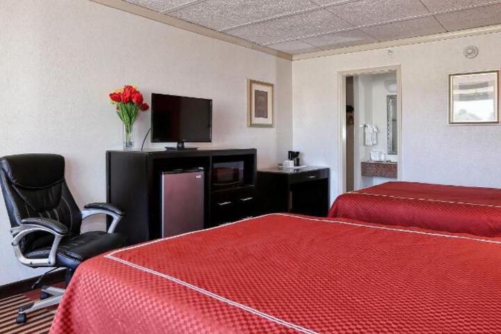 Rodeway Inn University