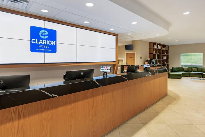 Clarion Lakeside Inn & Conference Centre